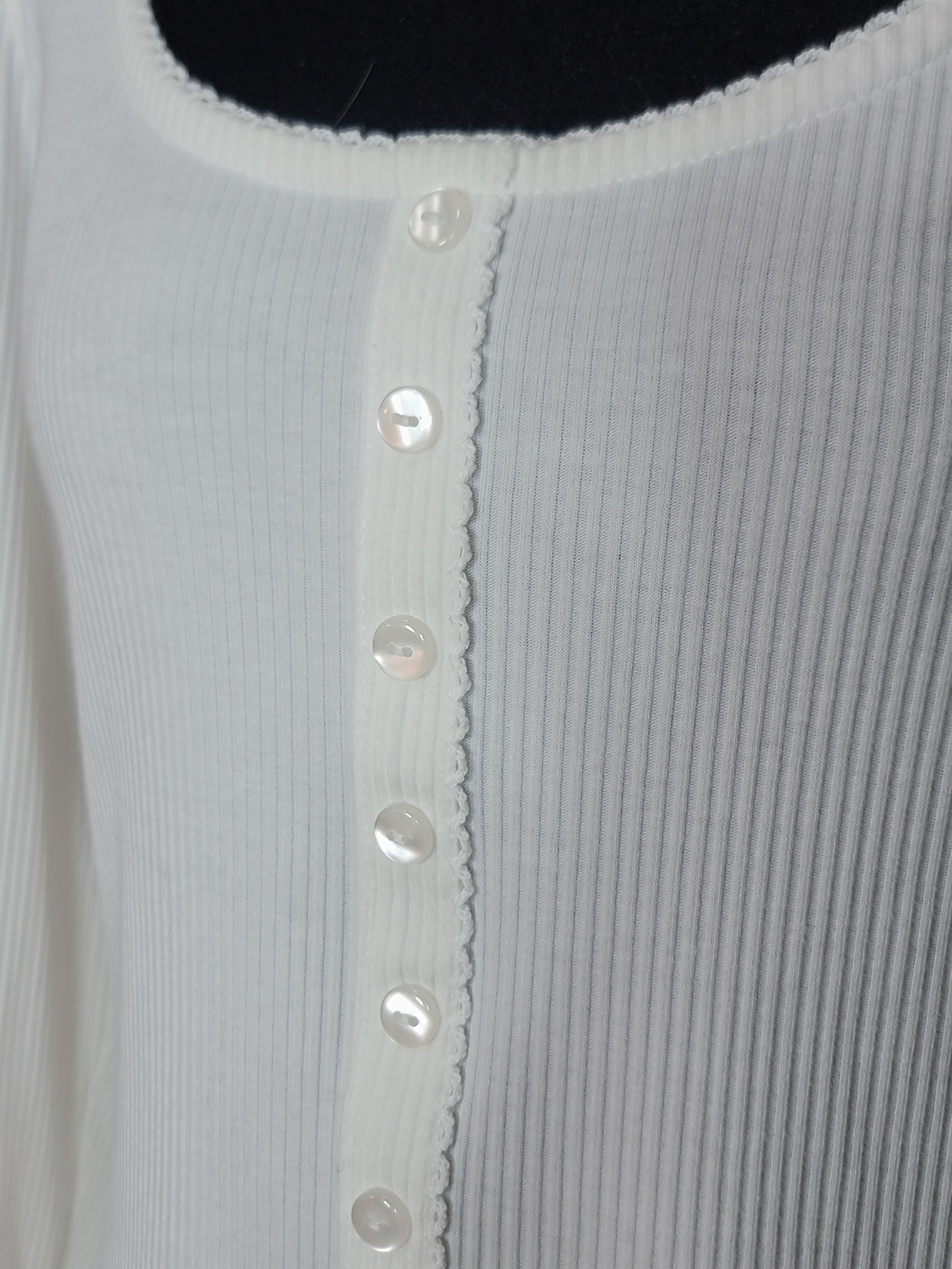 Scoop White Ribbed Scoop Neck Long Sleeve Top | Faux Pearl Button Knit | Size L - Picture 6 of 8
